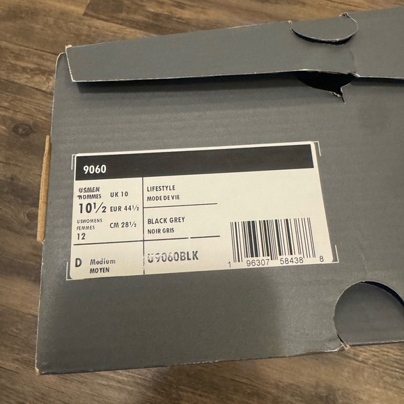 New Balance  9060 Black and Gray 10.5 - Picture 6 of 6
